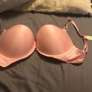 New Victoria’s Secret bombshell plunge bra
